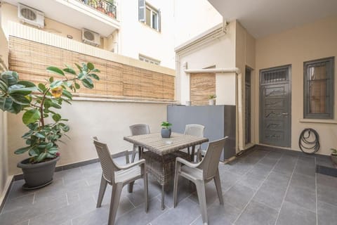 Spacious Family Home in Thisio by Cloudkeys Apartment in Athens