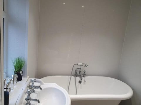 Five Star Serviced Homes- Wi-Fi, parking, office Vacation rental in Sunderland