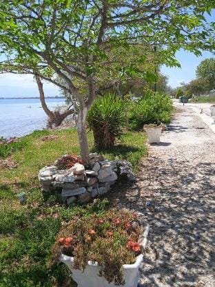 Alonaki Seafront Cottage Apartment in Magnesia Prefecture, Greece