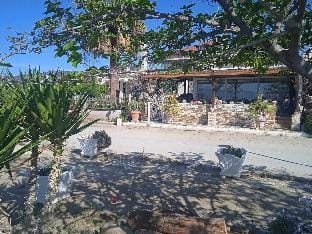 Alonaki Seafront Cottage Apartment in Magnesia Prefecture, Greece