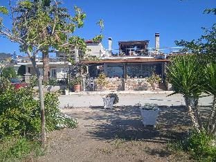 Alonaki Seafront Cottage Apartment in Magnesia Prefecture, Greece