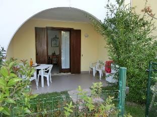 Two-roomed flat for 5 people on the ground floor with enclosed garden Apartment in Bibione