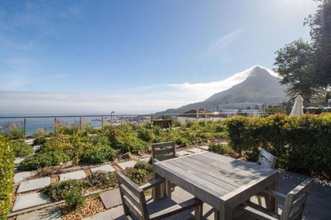 Camps Bay One Bedroom apartment - luxury stay with sea view Apartment in Camps Bay