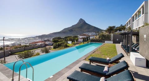 Camps Bay One Bedroom apartment - luxury stay with sea view Apartment in Camps Bay