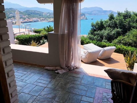 Coco Seaview Apartment, 60sec Walk From Beach Apartment in Almyrida