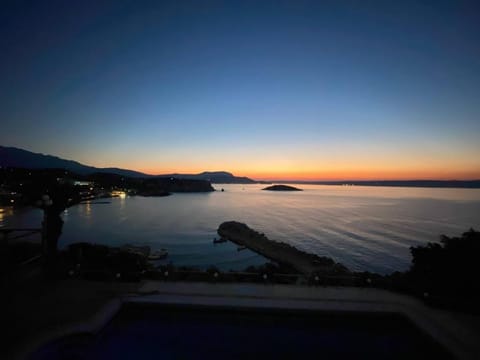 Luxury Seaview Apartment, 1min Walk From Beach Apartment in Almyrida