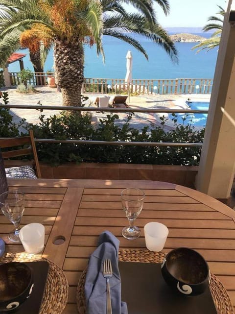 Luxury Seaview Apartment, 60sec Walk To Beach Apartment in Almyrida