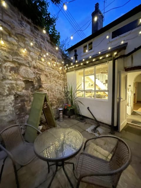 Carrow Cottage Hotel in Telford