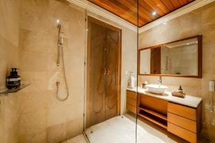 Balinese Modern Villa 3 BR, Jimbaran Villa in Kuta Selatan