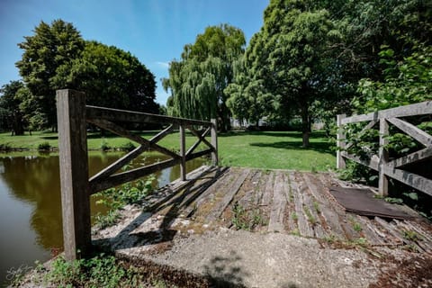 Le domaine du château blanc à 10 minutes de Pairi Daiza Bed and Breakfast in Hauts-de-France