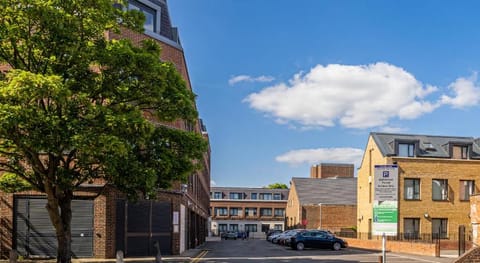 Luxury One Bedroom Serviced Apartment in the Heart of Bedford. Apartment in Bedford