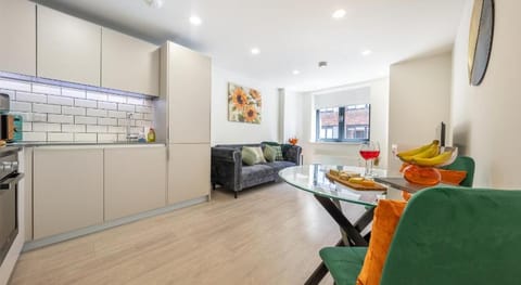Luxury One Bedroom Serviced Apartment in the Heart of Bedford. Apartment in Bedford