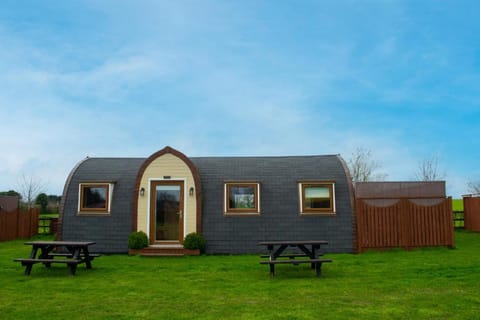 Dragon's Den Hotel in Norwich