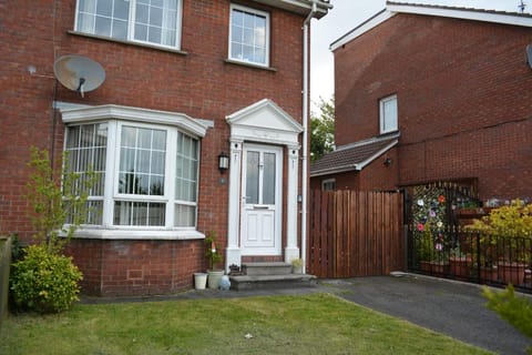 2 Barbour Court Vacation rental in Lisburn