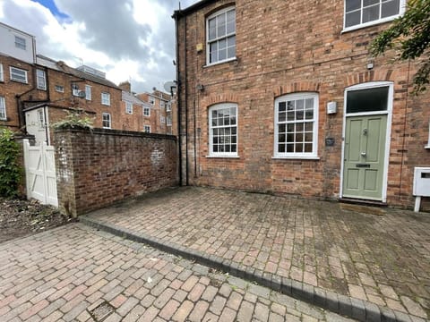 Luxury 3-bed Victorian Townhouse Hosted by Hutch Lifestyle Vacation rental in Royal Leamington Spa