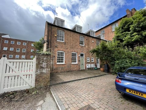 Luxury 3-bed Victorian Townhouse Hosted by Hutch Lifestyle Vacation rental in Royal Leamington Spa