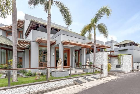 Stunning 6BDR Ocean Views In Jimbaran Hills Vacation rental in Kuta Selatan