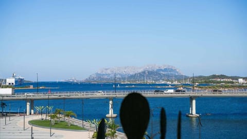 Welcomely - Deluxe Room - Amii Stewart Apartment in Olbia