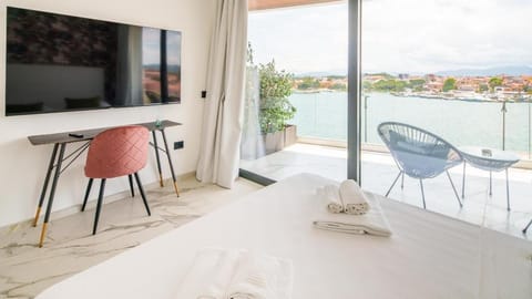 Welcomely - Deluxe Room - Amii Stewart Apartment in Olbia
