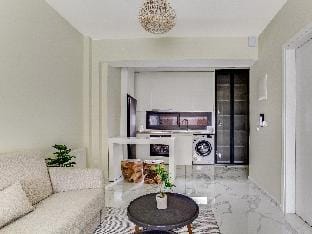 Sanders Old Port - Simple Studio w Balcony Apartment in Thessaloniki