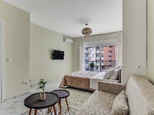 Sanders Old Port - Simple Studio w Balcony Apartment in Thessaloniki