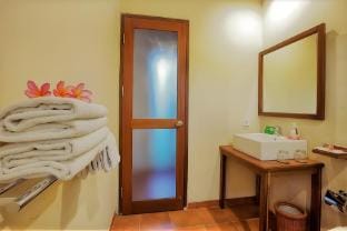 Le Popu 3 BR with Pool View at Ubud #PS02 Villa in Abiansemal