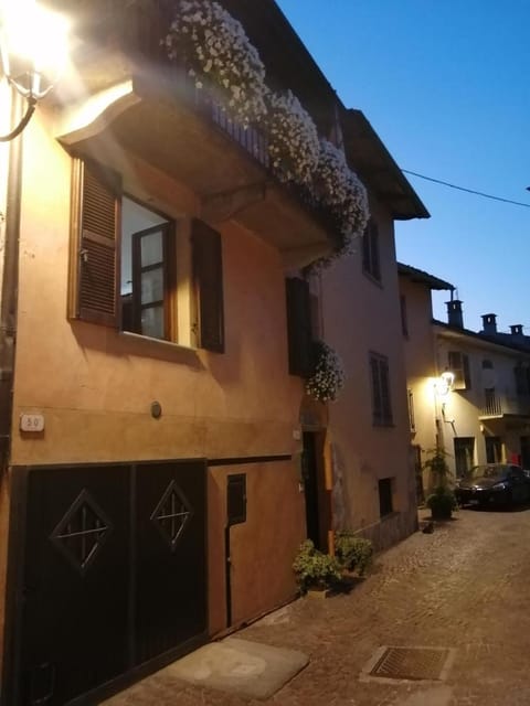 Antica Dimora stay in Langa like at home Vacation rental in La Morra