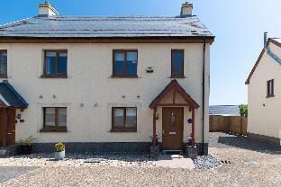 The Hygge - Modern Cottage, Central Location Campground/ 
RV Resort in Saundersfoot