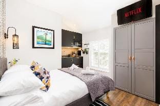 Shirt Factory Apartments - Studio with kitchenette Apartment in Warrington