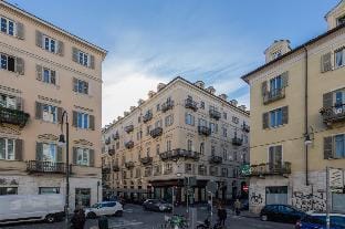 Red Studio near Porta Nuova by Wonderful Italy Apartment in Turin