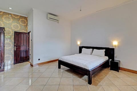 OYO 92752 882 Guest House Hotel in North Kuta