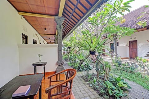 OYO 92752 882 Guest House Hotel in North Kuta