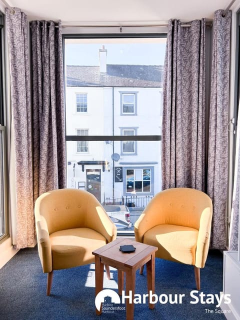 Ocean Cabins No 13 @ The Square - Saundersfoot Apartment in Saundersfoot