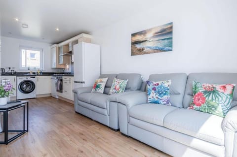 Swn Y Mor - 4 Bedroom Holiday Home - Llanelli Country House in Wales