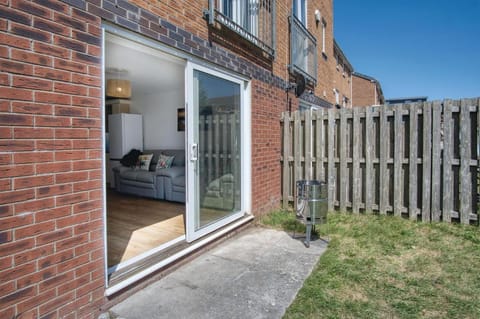 Swn Y Mor - 4 Bedroom Holiday Home - Llanelli Country House in Wales