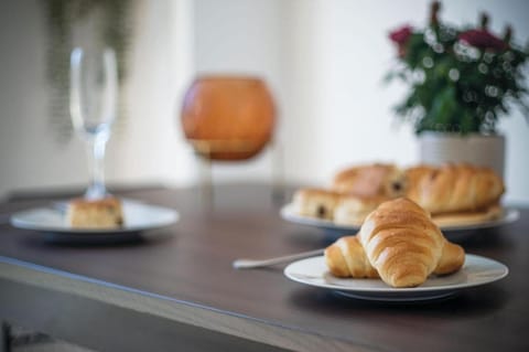 Swn Y Mor - 4 Bedroom Holiday Home - Llanelli Country House in Wales