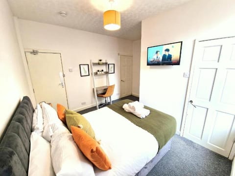 St Johns House 3 Ensuite Rooms Available Vacation rental in Burnley