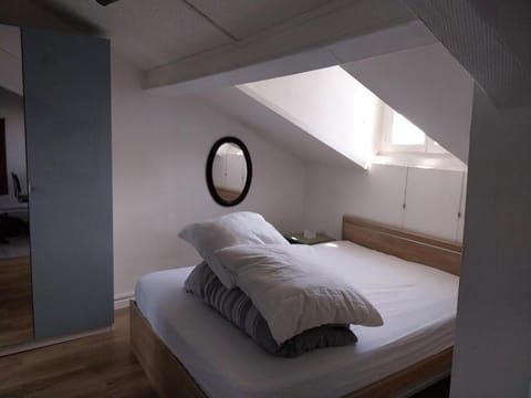 Cozy attic Clichy Levallois Apartment in Levallois-Perret