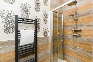 Shirt Factory Apartments - Large Studio (2nd flr) Apartment in Warrington