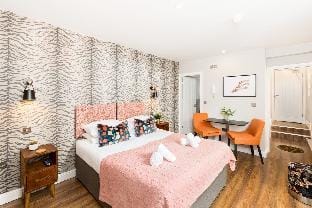 Shirt Factory Apartments - Studio with kitchenette Apartment in Warrington