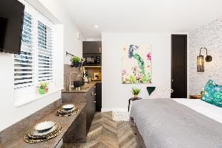 Shirt Factory Apartments - Studio with kitchenette Apartment in Warrington