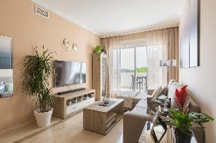 CALANOVA - Magnificent apartment with shared pool and free WiFi Apartment in Mijas