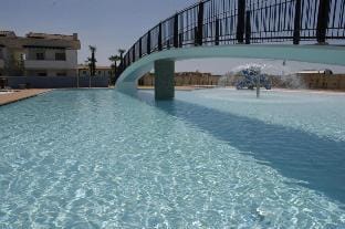 Recently built row house with huge swimming pool - By Beahost Rentals Apartment in Bibione