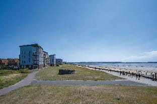 Beach View - 2 Bedroom Apartment - Llanelli Apartment in Wales