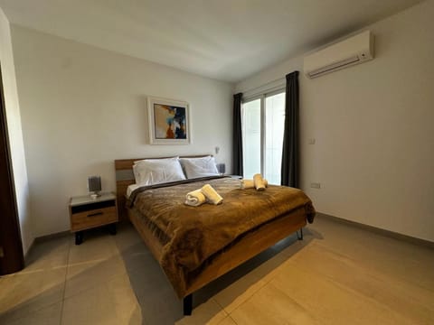 86 Spinola Bay Apartment in Saint Julians