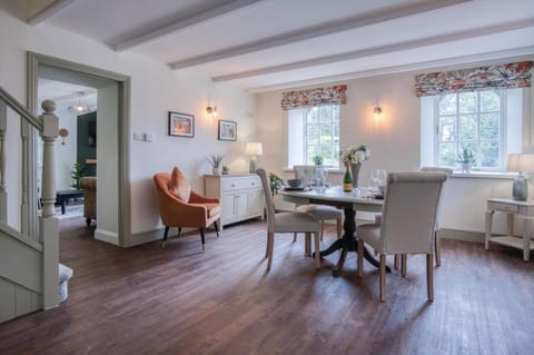 The Stables - 2 Bedroom Cottage - Princes Gate Apartment in Amroth