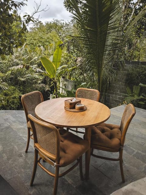 Jungle-an Bamboo House Villa in Selat