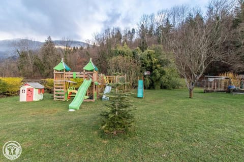 Gîte Annecy 06 - Au Royaume des Marmottes - Appt 06 Hotel in Doussard