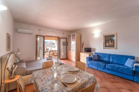 Relaxing Cristal Blu Studio sleeps 3 Apartment in Santa Teresa Gallura
