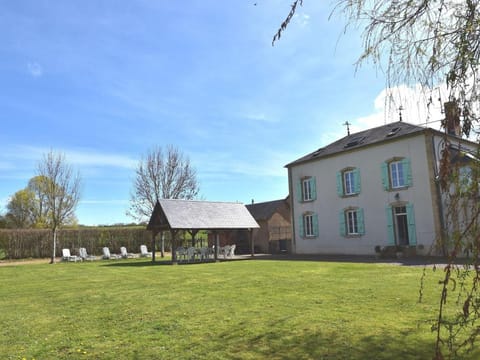 Luxurious Mansion in Verneuil with Whirlpool Vacation rental in Bourgogne-Franche-Comté